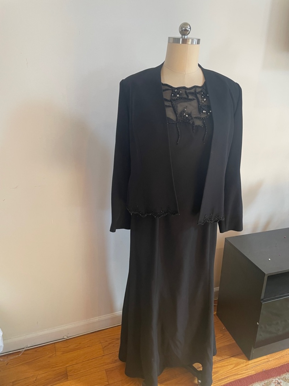 Elegant Black Evening Dress with Beaded Yoke